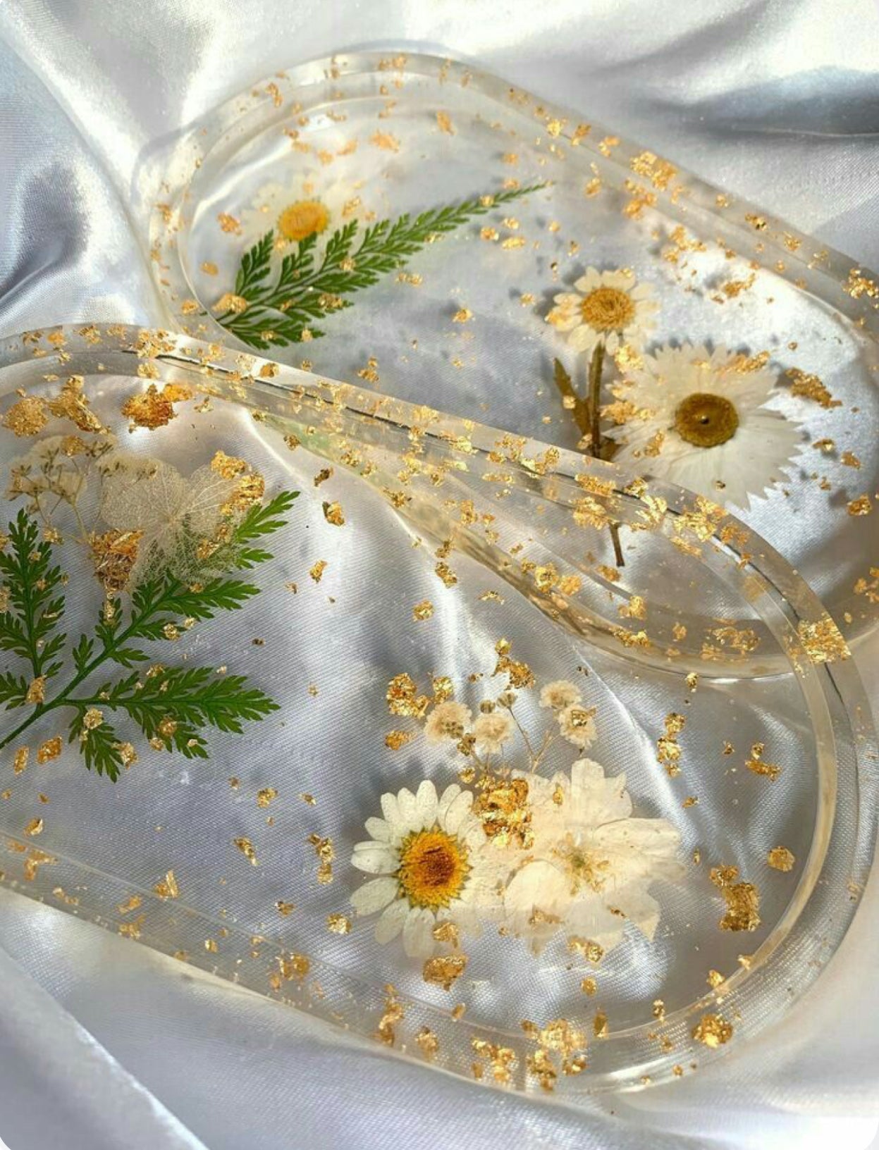 Resin decorative tray with real flowers preservation