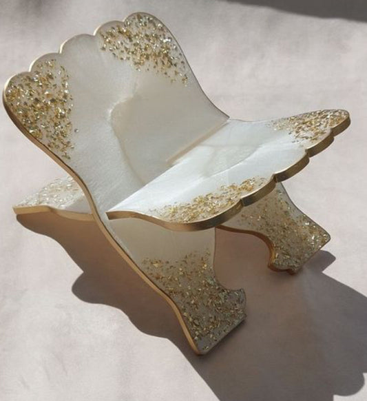 Resin bookstand