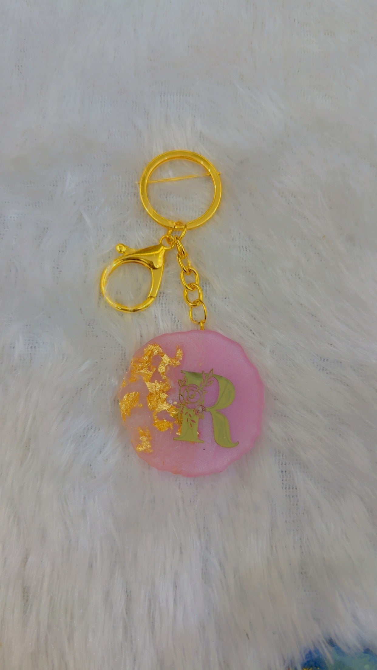Resin keychain with initial