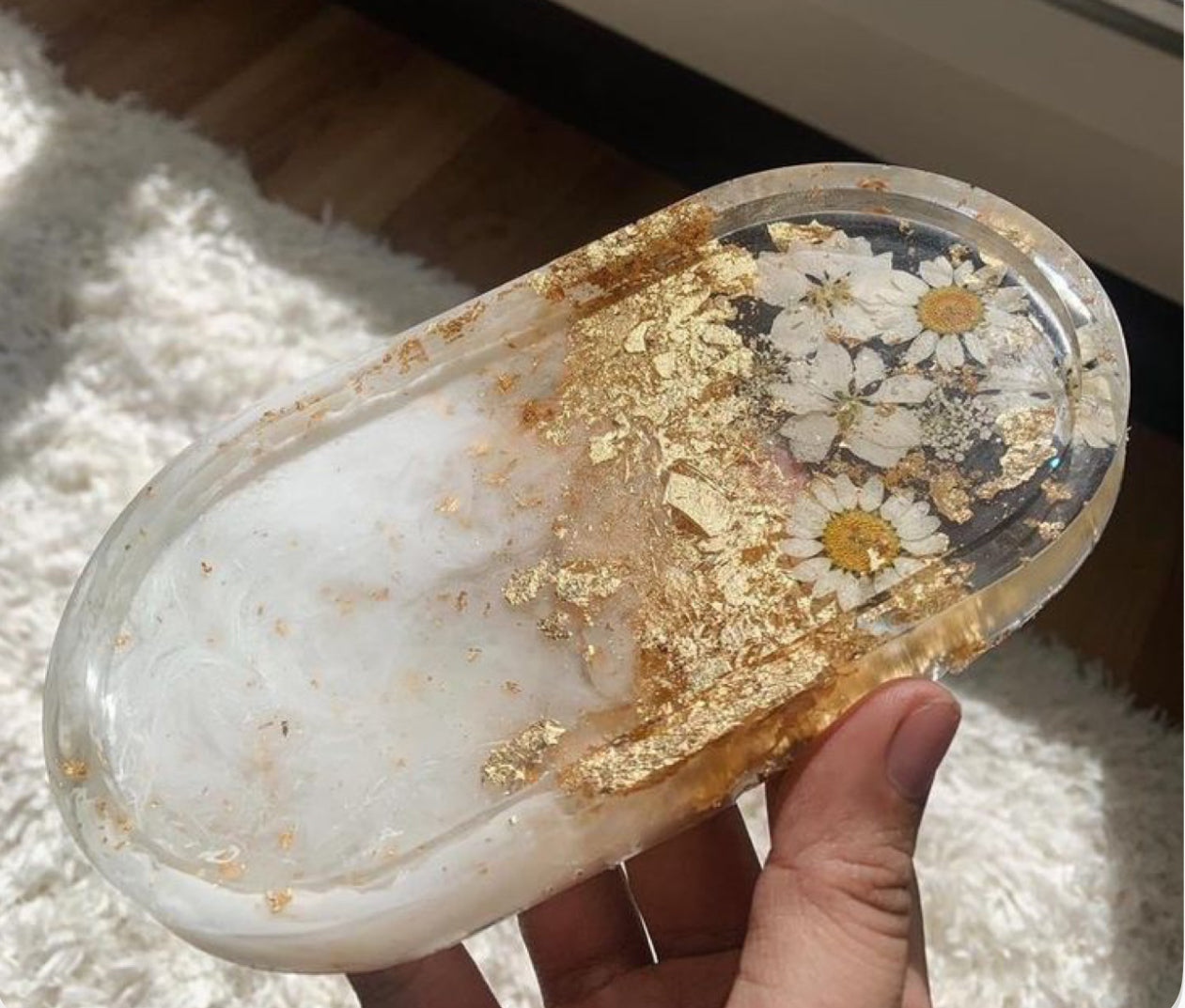 Resin decorative tray with flowers preservation