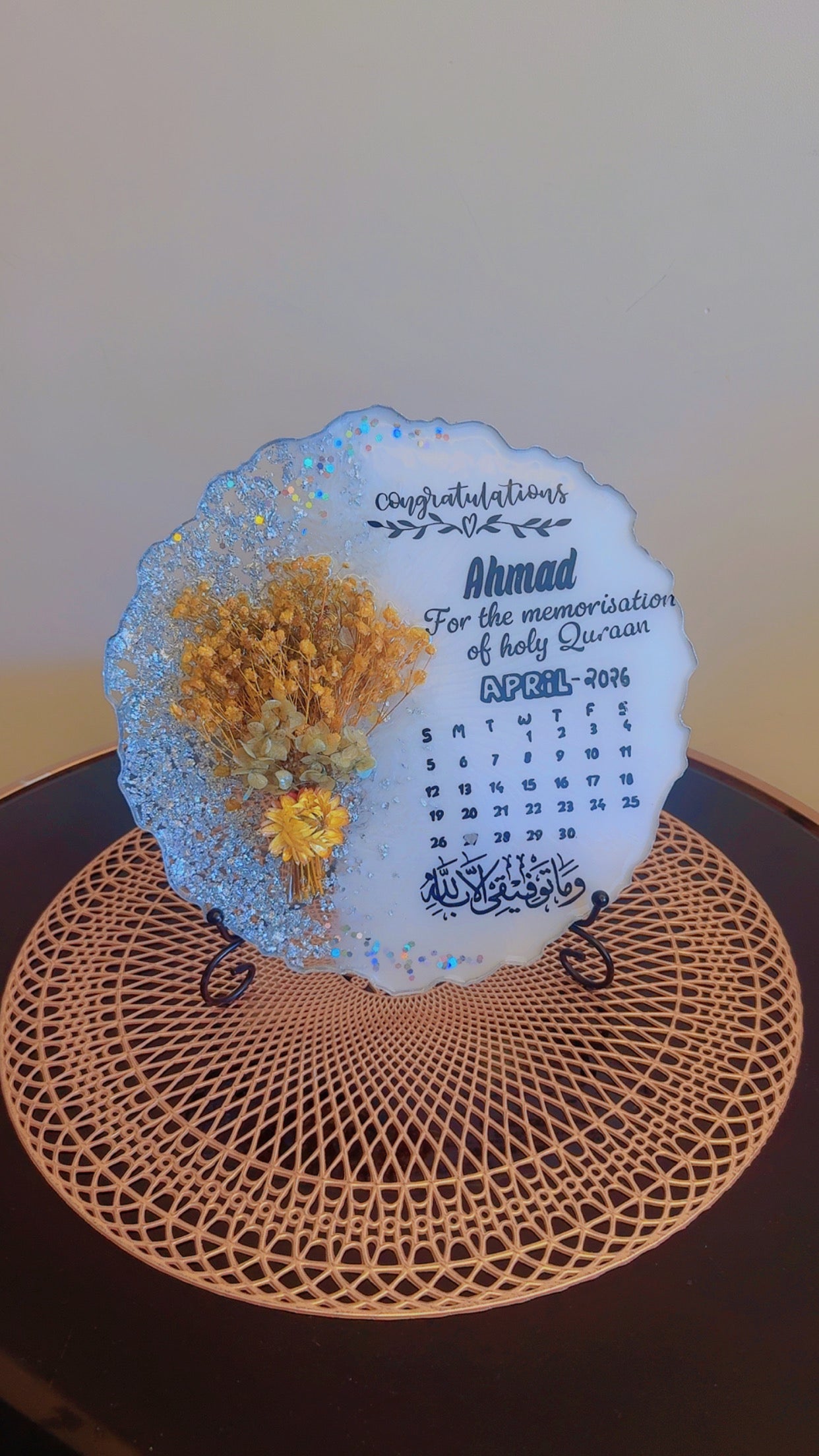 Personalised resin frame with real flowers preservation ✨