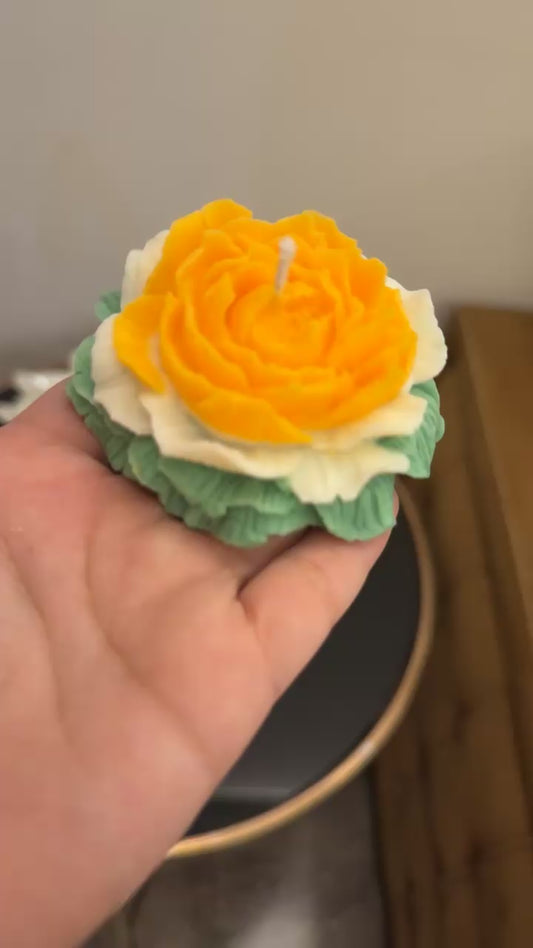 Tiranga peony candle
